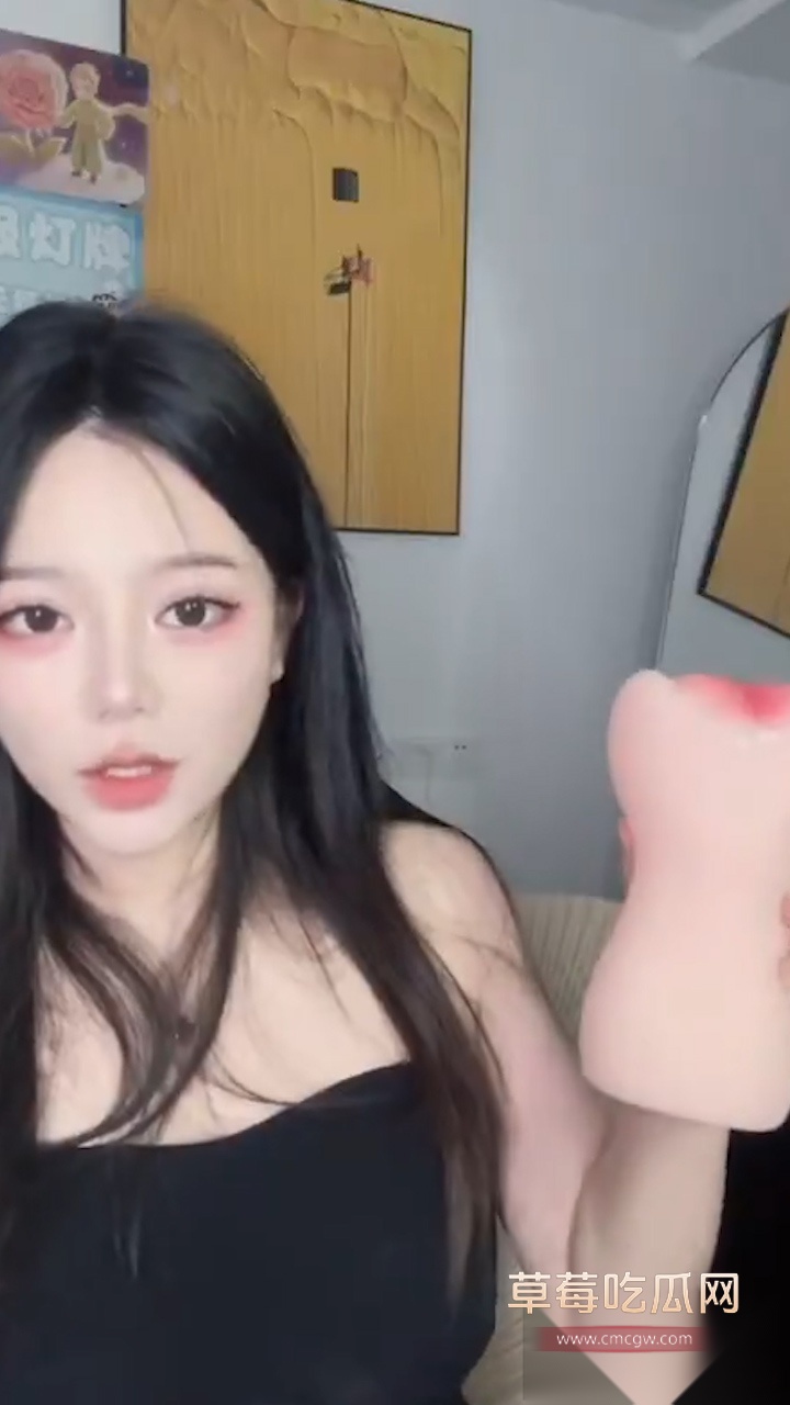推特清纯齐刘海美女博主 清纯梦梦子 私密露点视图流出 性感护士内衣下是黝黑的乳头 期待她更大尺度流出！ 21