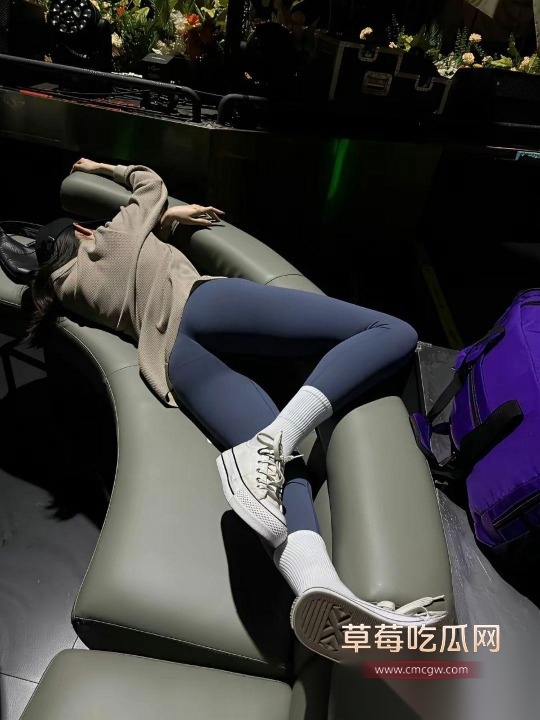 老哥偷情性感瑜伽裤人妻 完美翘臀引鸡巴凶猛后入撞击 瑜伽裤做梦也没想到自己也能当情趣套装! 2 老哥偷情性感瑜伽裤人妻 完美翘臀引鸡巴凶猛后入撞击 瑜伽裤做梦也没想到自己也能当情趣套装! 2