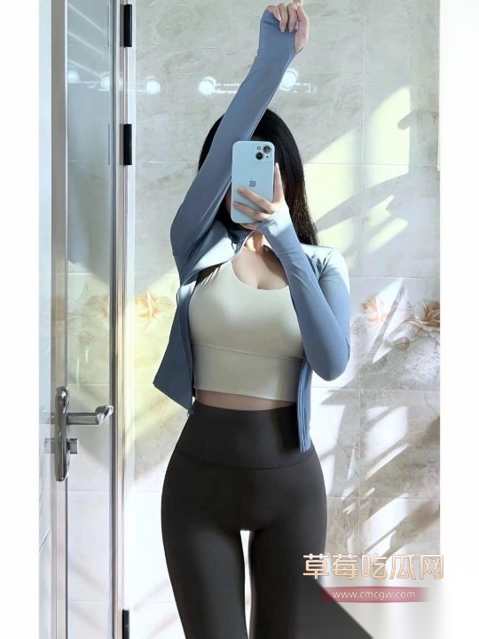 老哥偷情性感瑜伽裤人妻 完美翘臀引鸡巴凶猛后入撞击 瑜伽裤做梦也没想到自己也能当情趣套装! 3 老哥偷情性感瑜伽裤人妻 完美翘臀引鸡巴凶猛后入撞击 瑜伽裤做梦也没想到自己也能当情趣套装! 3