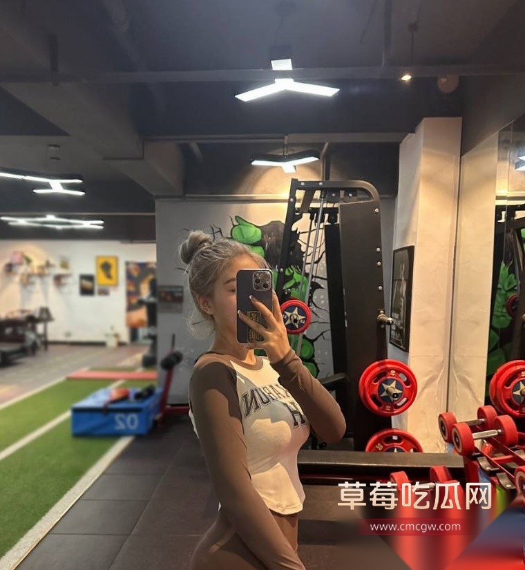 有钱人夜生活大曝光 富哥夜夜当新郎 ktv房车各种场合骑跨后入调教美女 真是金主的生活我的梦！ 6