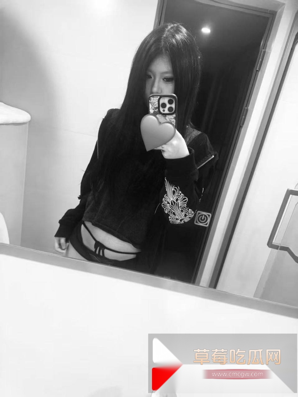 精神小妹深夜发骚给男人发消息称“想吃大鸡巴” 被拒后疯狂挽尊说不要大鸡巴怕把逼撑大！ 5