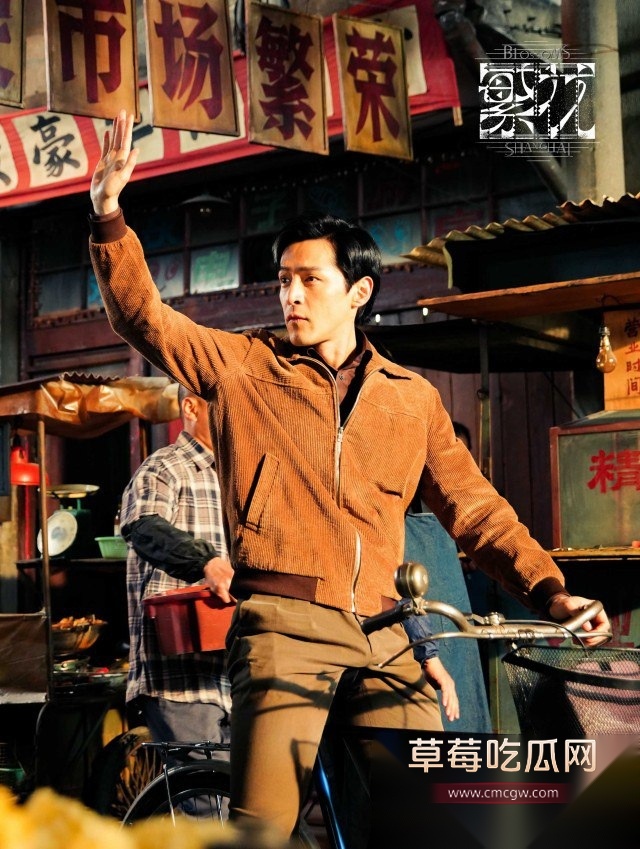 靠《繁花》获奖无数的编剧秦雯和知名导演王家卫的私密聊天对话被编剧古二曝光 二人满嘴淫言狂语 对金婧开黄腔 嘲讽唐嫣是装货 引全网热议! 3 靠《繁花》获奖无数的编剧秦雯和知名导演王家卫的私密聊天对话被编剧古二曝光 二人满嘴淫言狂语 对金婧开黄腔 嘲讽唐嫣是装货 引全网热议! 3