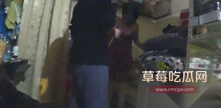 性感淫妻情趣店购买跳蛋要求老板教自己老公如何使用 脱的只剩紫色透明蕾丝裙引店铺老板鸡巴挺立! 2 性感淫妻情趣店购买跳蛋要求老板教自己老公如何使用 脱的只剩紫色透明蕾丝裙引店铺老板鸡巴挺立! 2