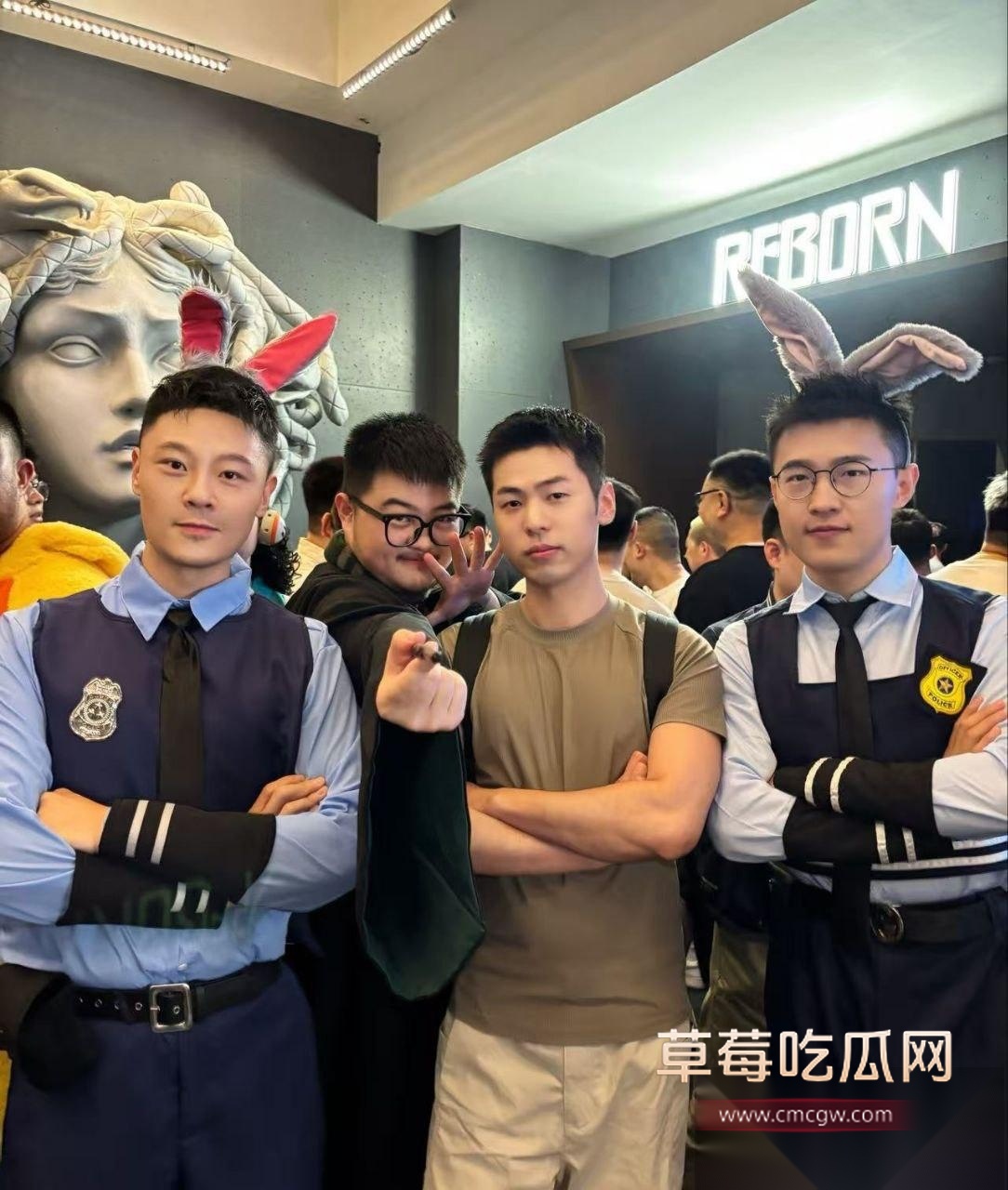 炸裂南京 男子万圣节cos红姐现场跪地假装吃鸡后入被警察抓走 搞抽象搞到翻车了! 5 炸裂南京 男子万圣节cos红姐现场跪地假装吃鸡后入被警察抓走 搞抽象搞到翻车了! 5
