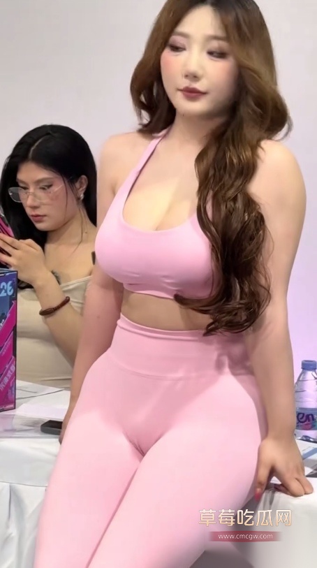 广州成人展重磅推出观众上台互动抽女模屁股的活动 女模只露屁股在外 老司机们拿板子大力猛抽 真过瘾! 1 广州成人展重磅推出观众上台互动抽女模屁股的活动 女模只露屁股在外 老司机们拿板子大力猛抽 真过瘾! 1