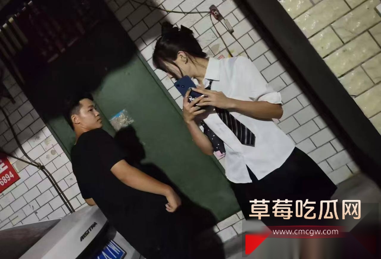 广西蟹老婆蟹黄捞面门口惊现巨美站街女 其超高颜值完美身材引狼友纷纷掏钱打卡 势必要每天第一个操美女! 4 广西蟹老婆蟹黄捞面门口惊现巨美站街女 其超高颜值完美身材引狼友纷纷掏钱打卡 势必要每天第一个操美女! 4