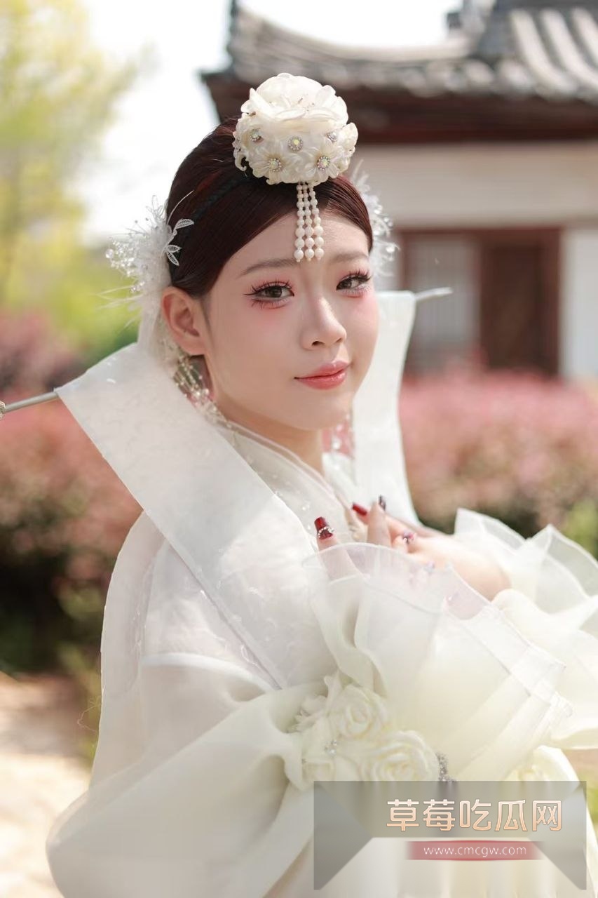 松原职业技术学院嫩妹王若冰背着男朋友出来接活被抓 06年嫩B八百一次随便玩 自称家里人不给生活费没办法！ 3