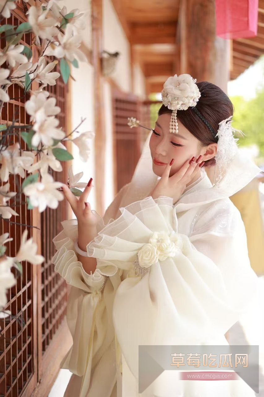 松原职业技术学院嫩妹王若冰背着男朋友出来接活被抓 06年嫩B八百一次随便玩 自称家里人不给生活费没办法！ 4