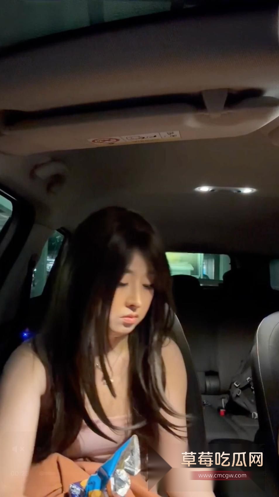 推特网黄噗噗pupuwaifu新作之宜家停车场1