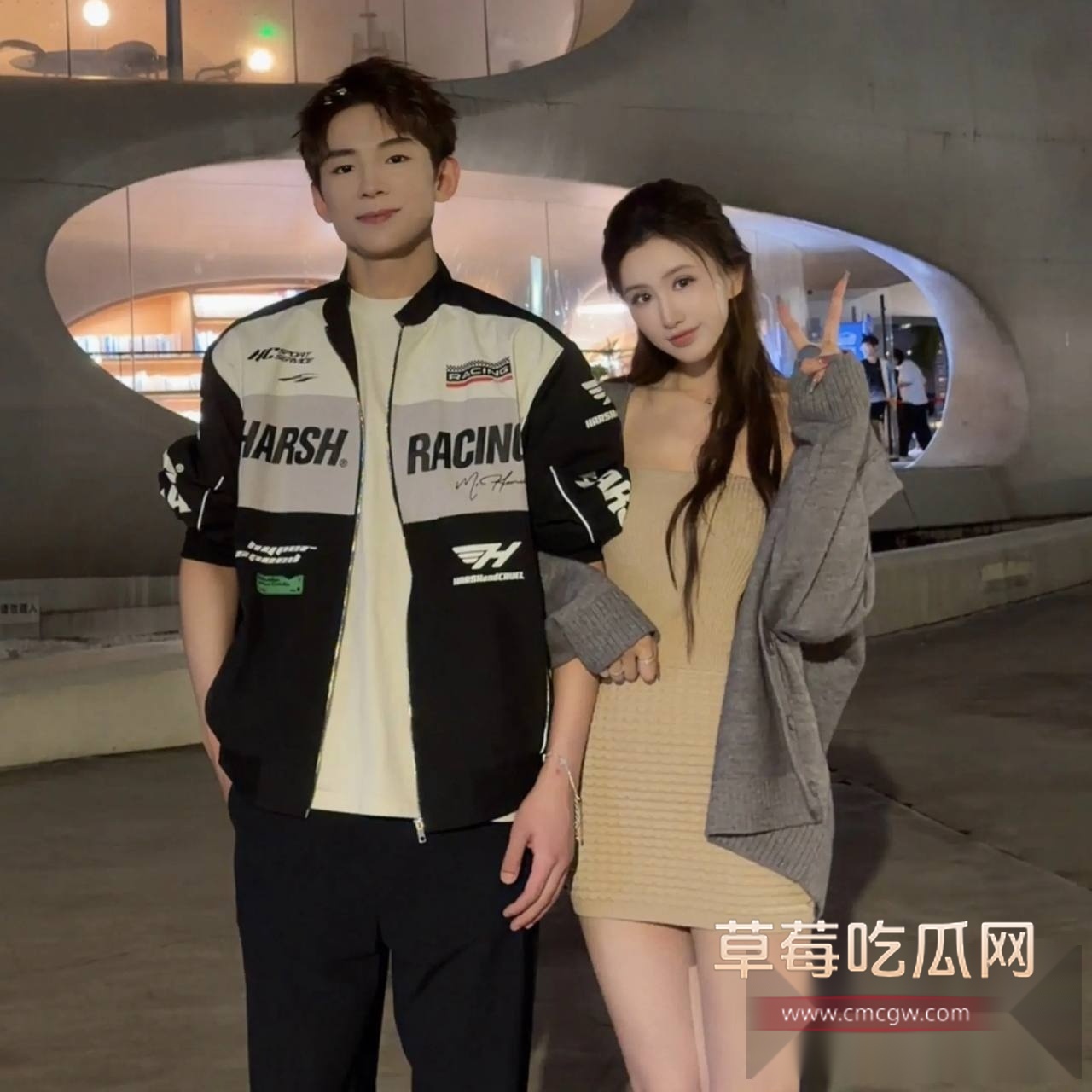 抖音百万粉丝男网红 F小奇 被曝约炮身材火辣已婚女粉 线上直播圈钱线下暗戳戳与少妇秀恩爱 6