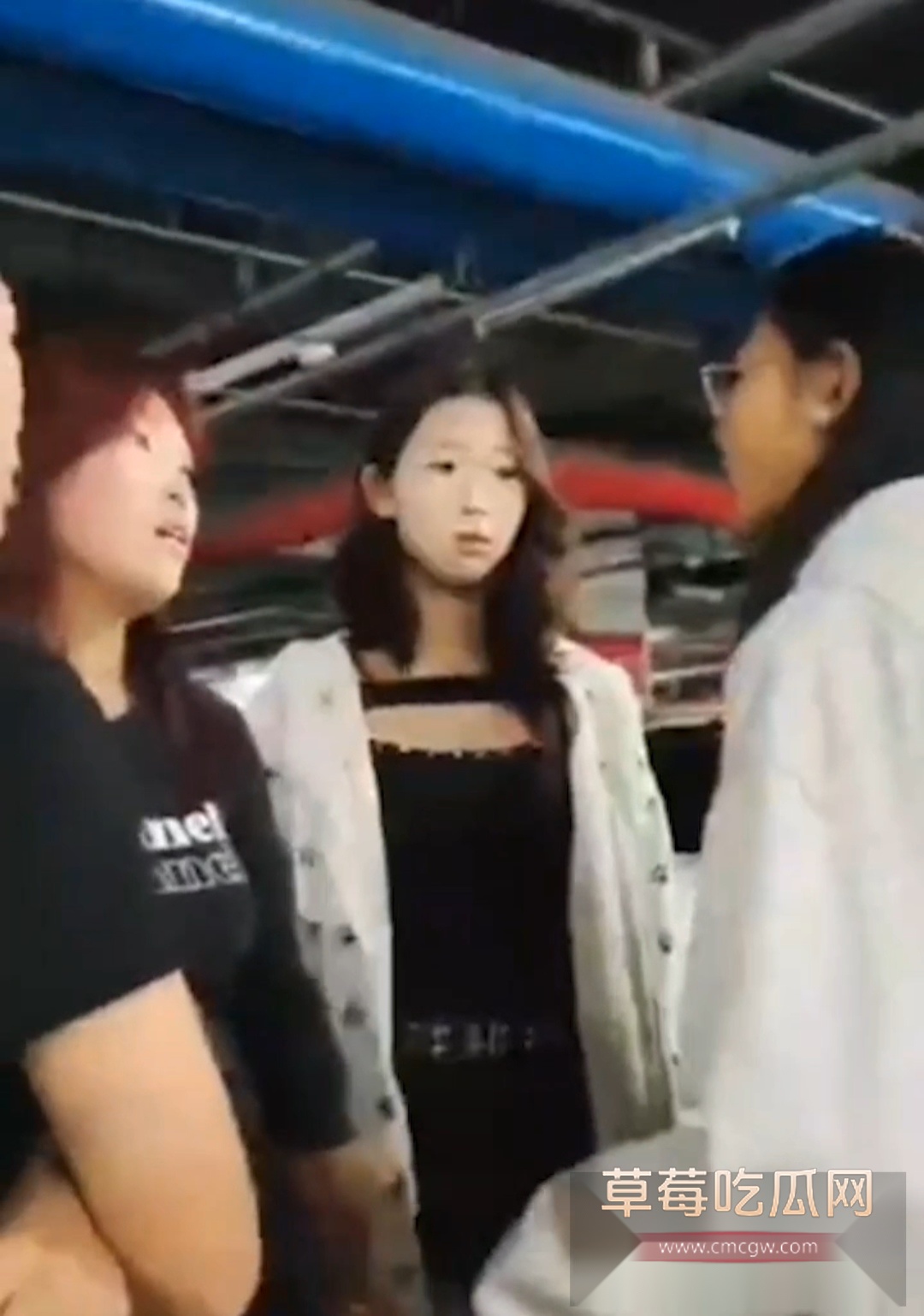 沈阳地下停车场俩精神小妹约架互殴 13 沈阳地下停车场俩精神小妹约架互殴 13