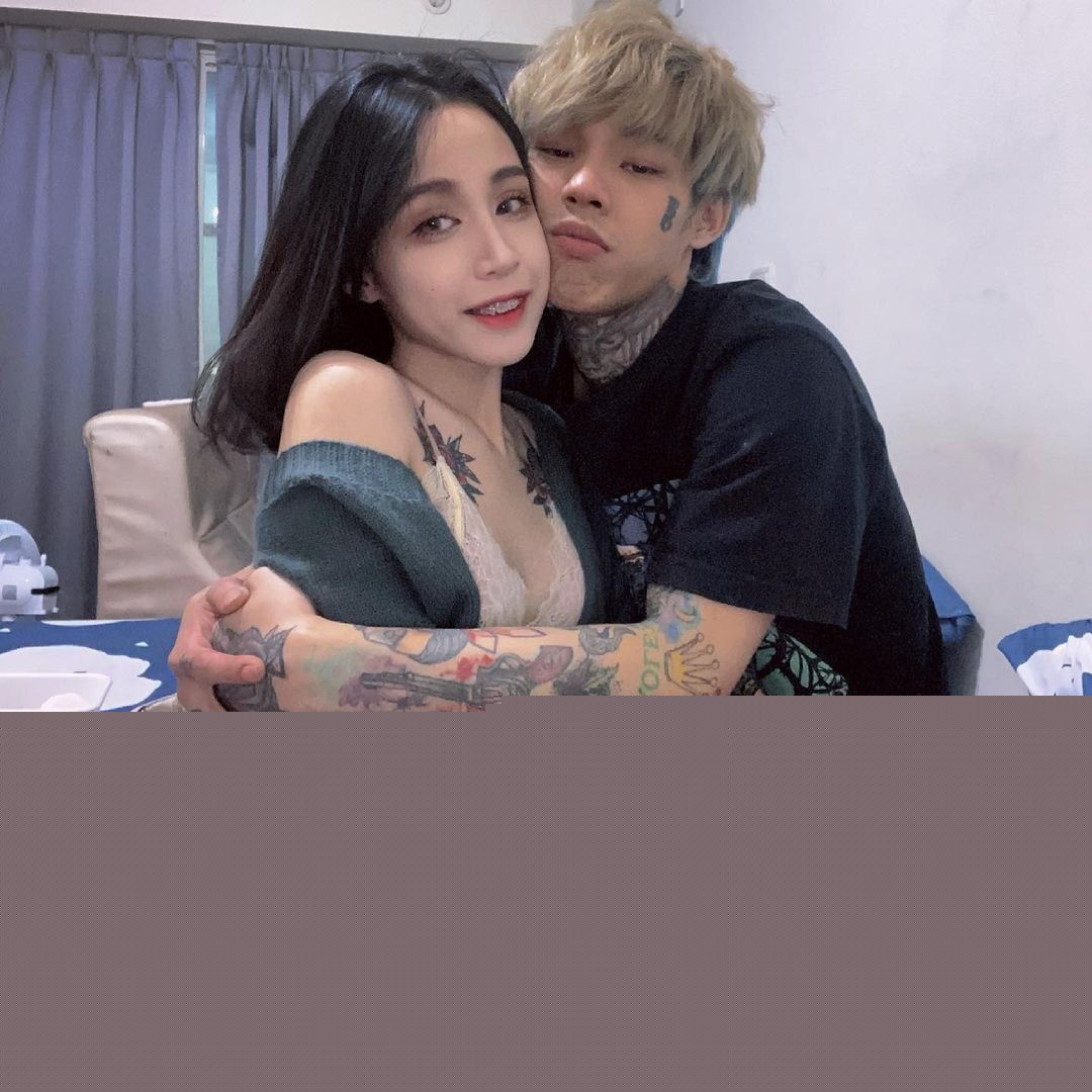 推特爆火网黄情侣JKS&C付费操穴视频外泄 女主不仅骚浪还很配合 两人玩着各种姿势沉浸在高潮中