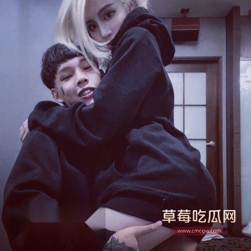 推特爆火网黄情侣JKS&C付费操穴视频外泄 女主不仅骚浪还很配合 两人玩着各种姿势沉浸在高潮中
