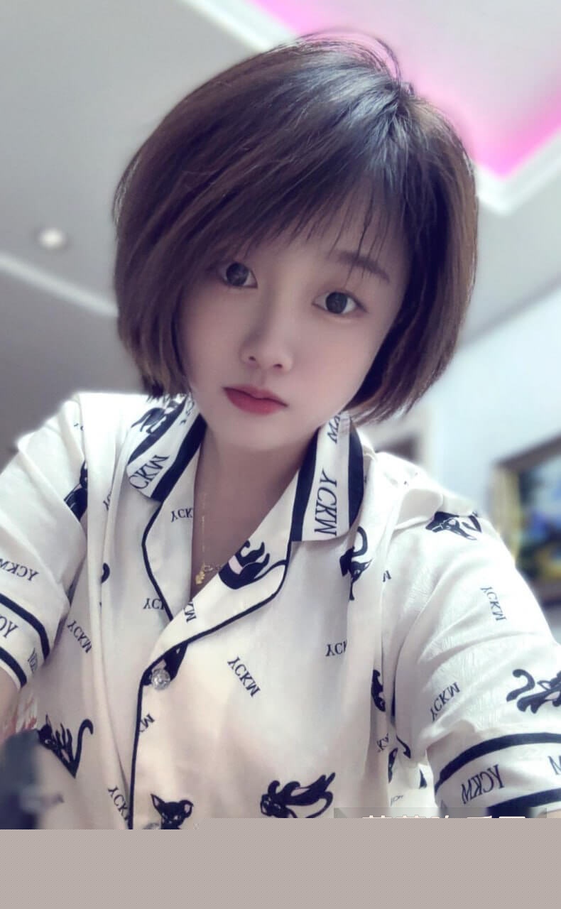 高铁短发女孩生活照1.jpg 高铁短发女孩生活照1.jpg