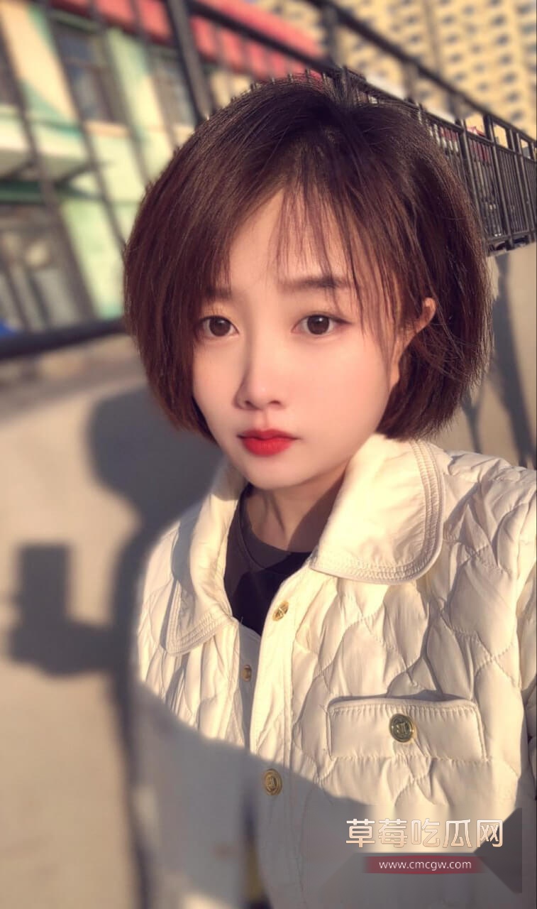 高铁短发女孩生活照2.jpg 高铁短发女孩生活照2.jpg