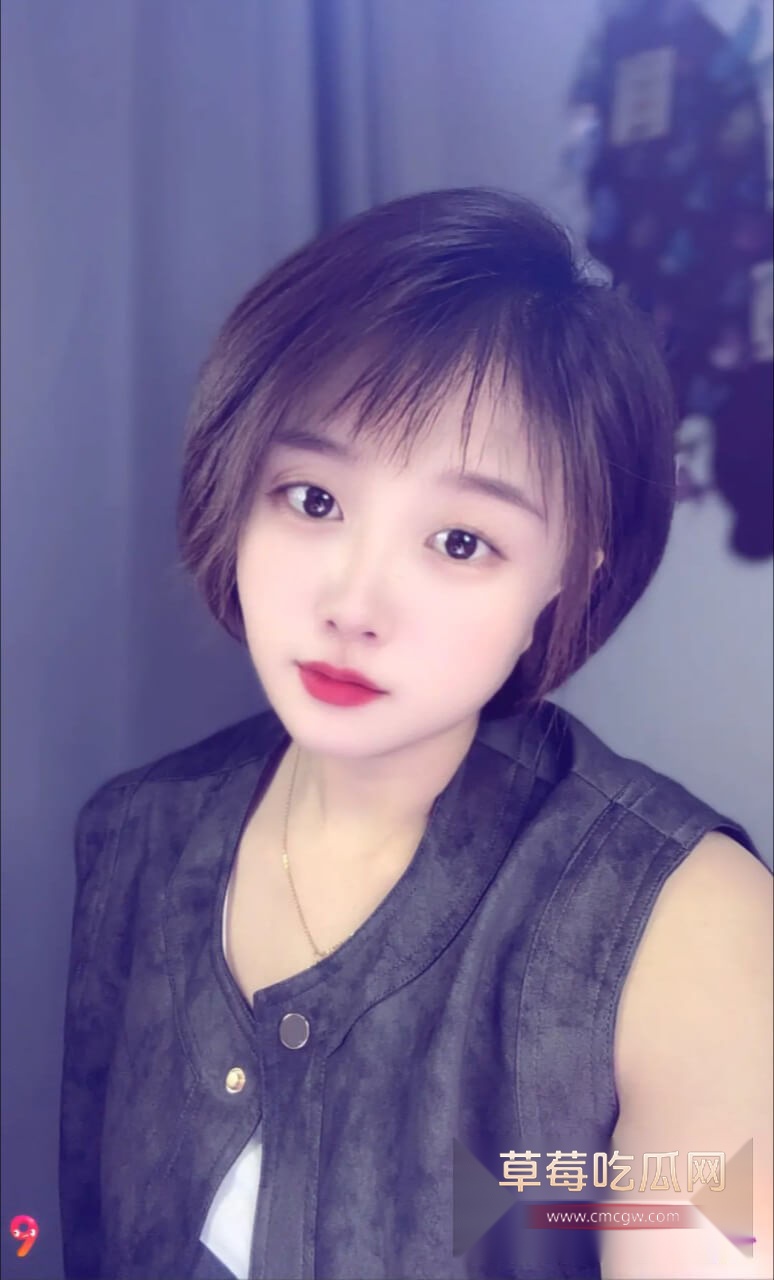 高铁短发女孩生活照3.jpg 高铁短发女孩生活照3.jpg