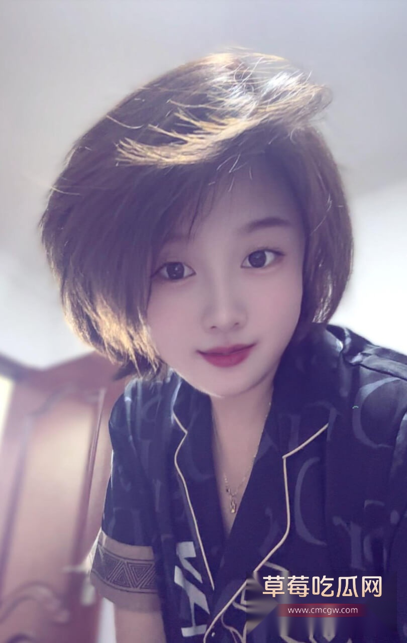 高铁短发女孩生活照5.jpg 高铁短发女孩生活照5.jpg