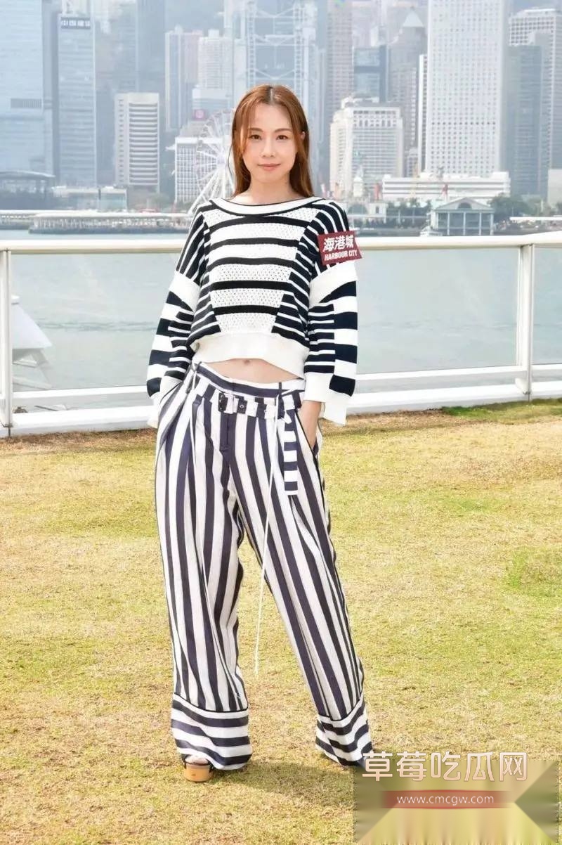 香港男歌手苏永康被曝出轨嫩妹女演员邓丽欣 狗仔偷拍下二人床上激情视频 网友辣评 现任老婆就是小三上位 不足为奇! 1 香港男歌手苏永康被曝出轨嫩妹女演员邓丽欣 狗仔偷拍下二人床上激情视频 网友辣评 现任老婆就是小三上位 不足为奇! 1