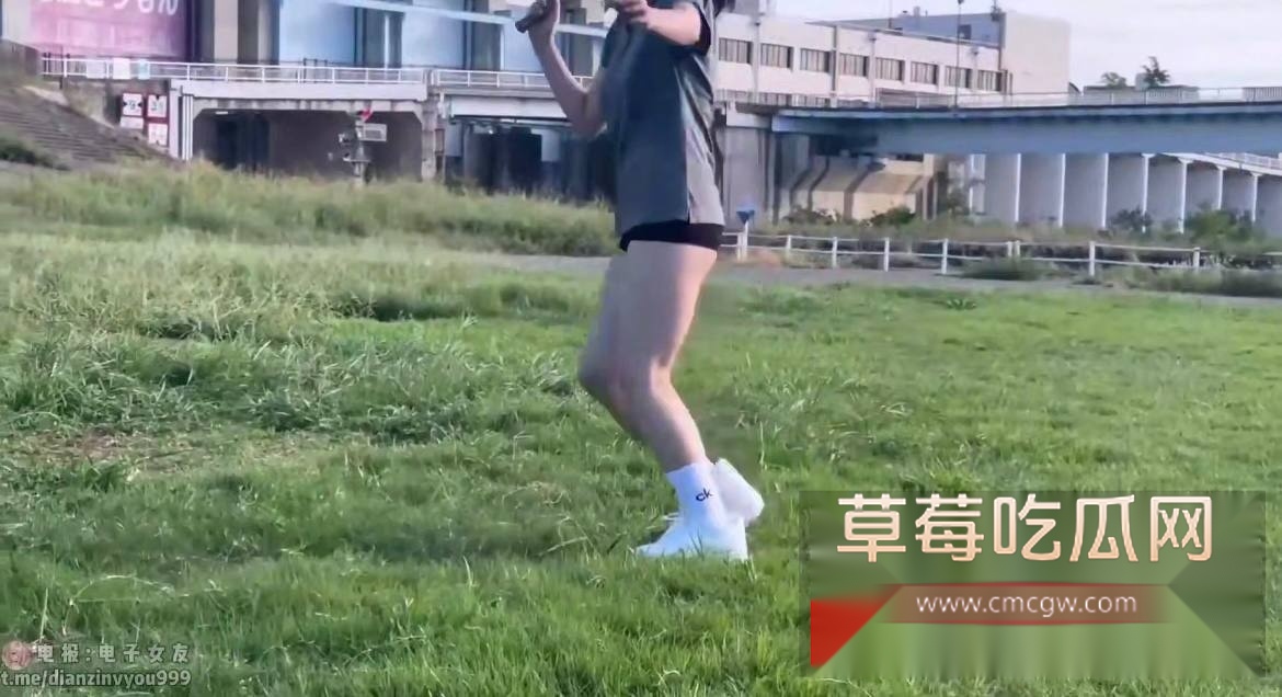 打羽毛球的女大巨乳 6
