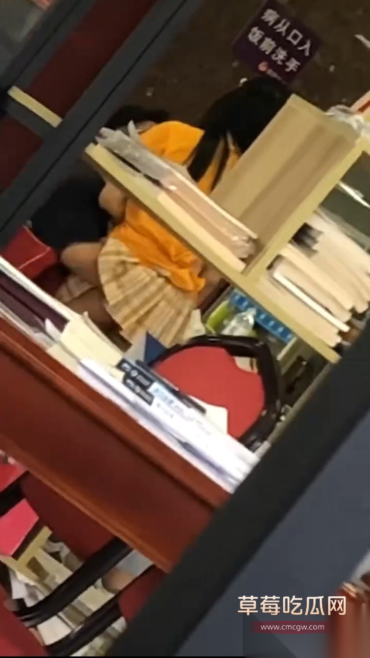 哈尔滨理工大学荣成学院食堂惊现情侣不雅动作 男生旁若无人的撩起女友jk超短裙不停扣逼 开放的不行 6 哈尔滨理工大学荣成学院食堂惊现情侣不雅动作 男生旁若无人的撩起女友jk超短裙不停扣逼 开放的不行 6