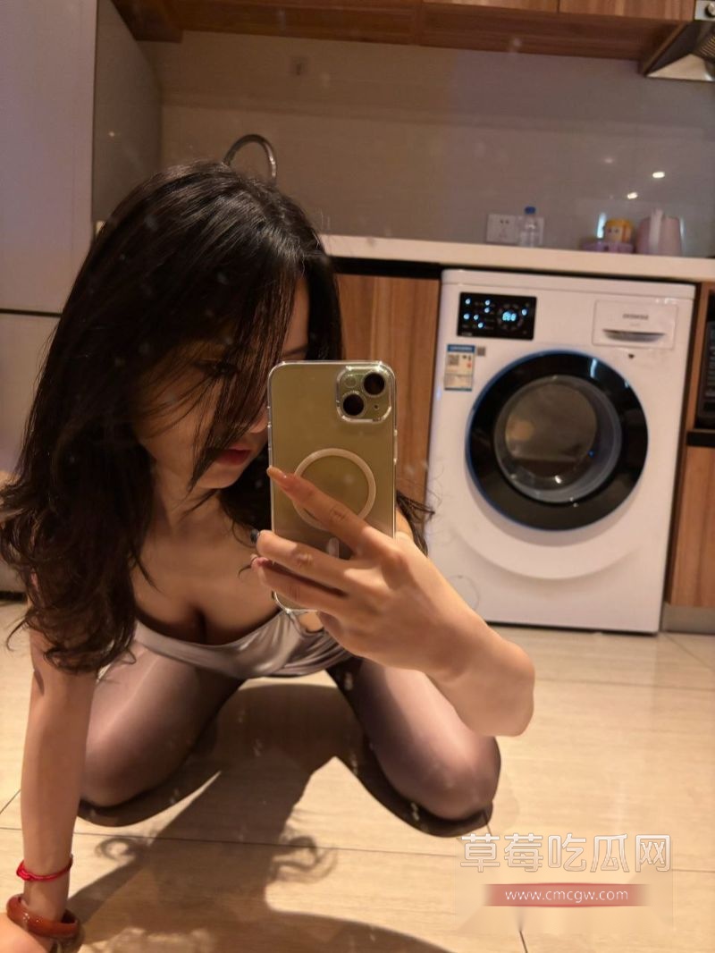 上海夜场女被金主高价带回家操逼3 上海夜场女被金主高价带回家操逼3