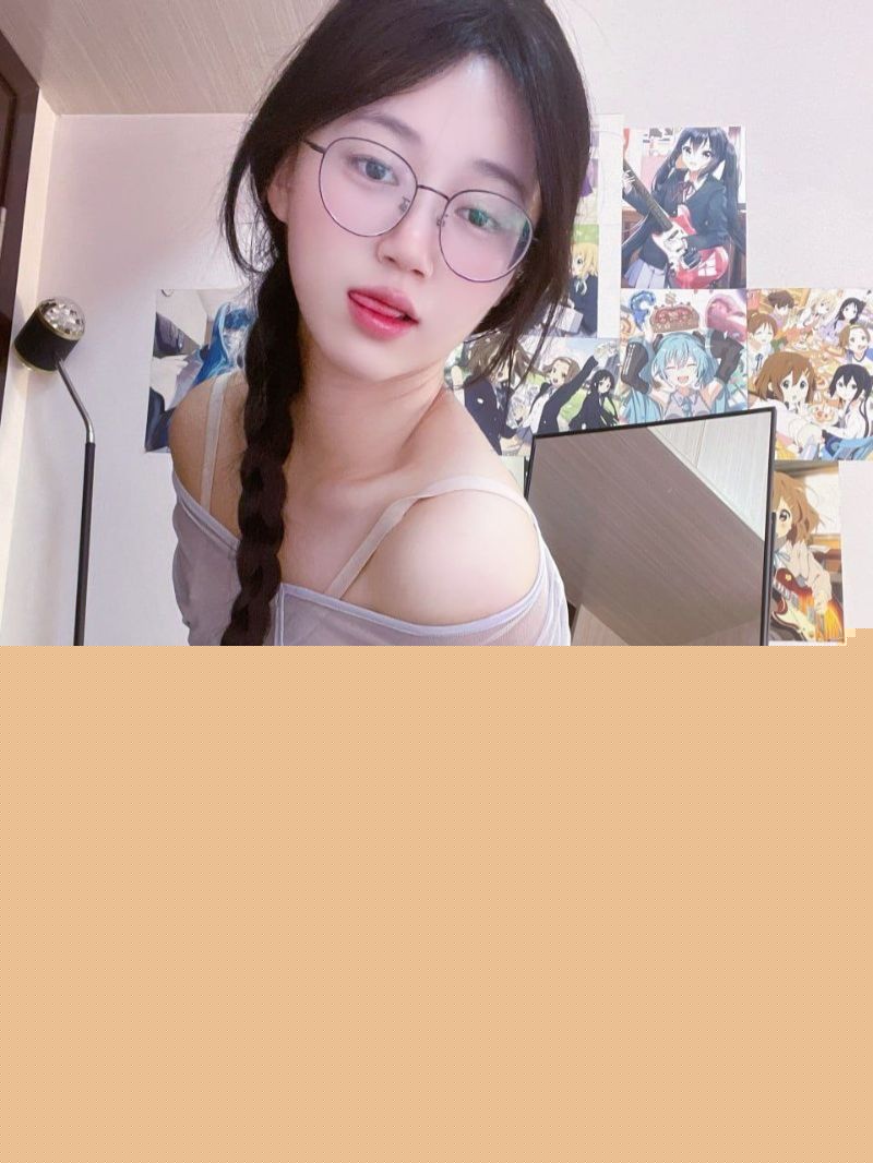 眼镜小女友私下取悦男友的自慰视频曝光4 眼镜小女友私下取悦男友的自慰视频曝光4