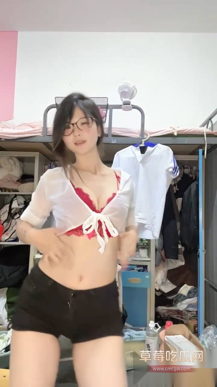 推特清纯眼镜学妹 超级困 吃到发骚赚的饭后 积极更新宿舍骚舞视频 全裸反差抠逼抠到喷水! 8 推特清纯眼镜学妹 超级困 吃到发骚赚的饭后 积极更新宿舍骚舞视频 全裸反差抠逼抠到喷水! 8
