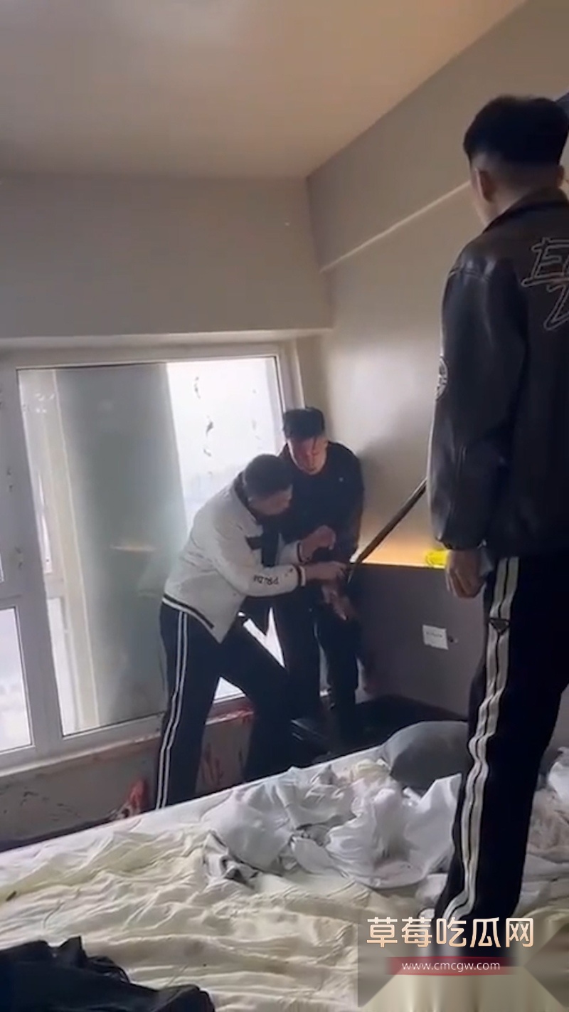吉林长春万达公寓发生血腥捅人事件 一群精神小伙发生暴力冲突 其中有两男被现场捅死 拍摄视频的妹妹疑似是挑唆的始作俑者! 1 吉林长春万达公寓发生血腥捅人事件 一群精神小伙发生暴力冲突 其中有两男被现场捅死 拍摄视频的妹妹疑似是挑唆的始作俑者! 1