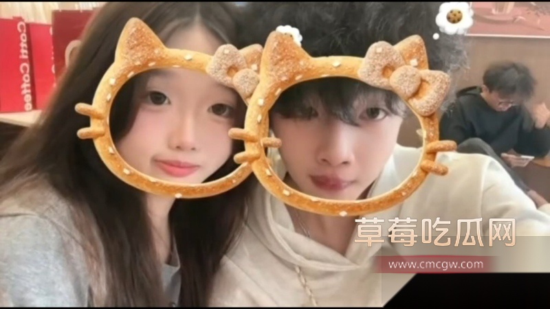 四川护理职业学院猛男李博 深夜带护理系学妹嘉欣在教学楼楼道 暧昧缠绵啪啪一小时 其同学偷拍下了这激情四射的一幕！ 6