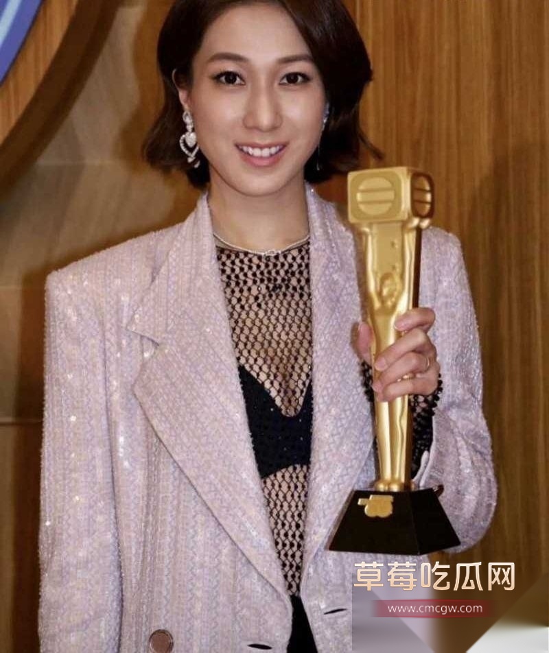 TVB早期花旦 十年诞下三子的好彩妹 钟嘉欣 被曝在加拿大起诉丈夫Jeremy 婚内出轨包养情妇 而且转移财产不给家用 童年女神被丑男坑惨! 10 TVB早期花旦 十年诞下三子的好彩妹 钟嘉欣 被曝在加拿大起诉丈夫Jeremy 婚内出轨包养情妇 而且转移财产不给家用 童年女神被丑男坑惨! 10