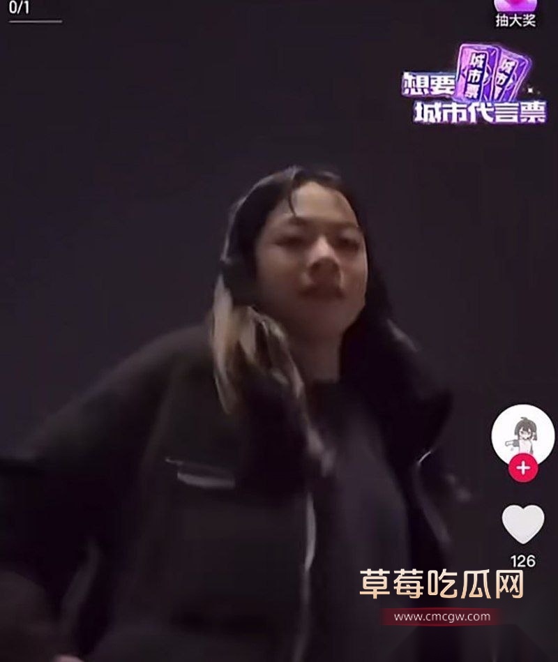 抖音直播间小女生直播跳南宁扈江大桥 少女在江边毫不犹豫一跃而下 豪无做戏痕迹 疑似因情人节遭背叛 1
