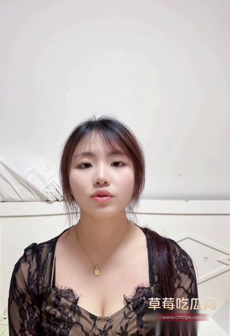 抖音50w粉丝网红 冬奇与雾凇 被网友扒出曾在外网下海 其大尺度露奶直播太顶太刺激！ 6
