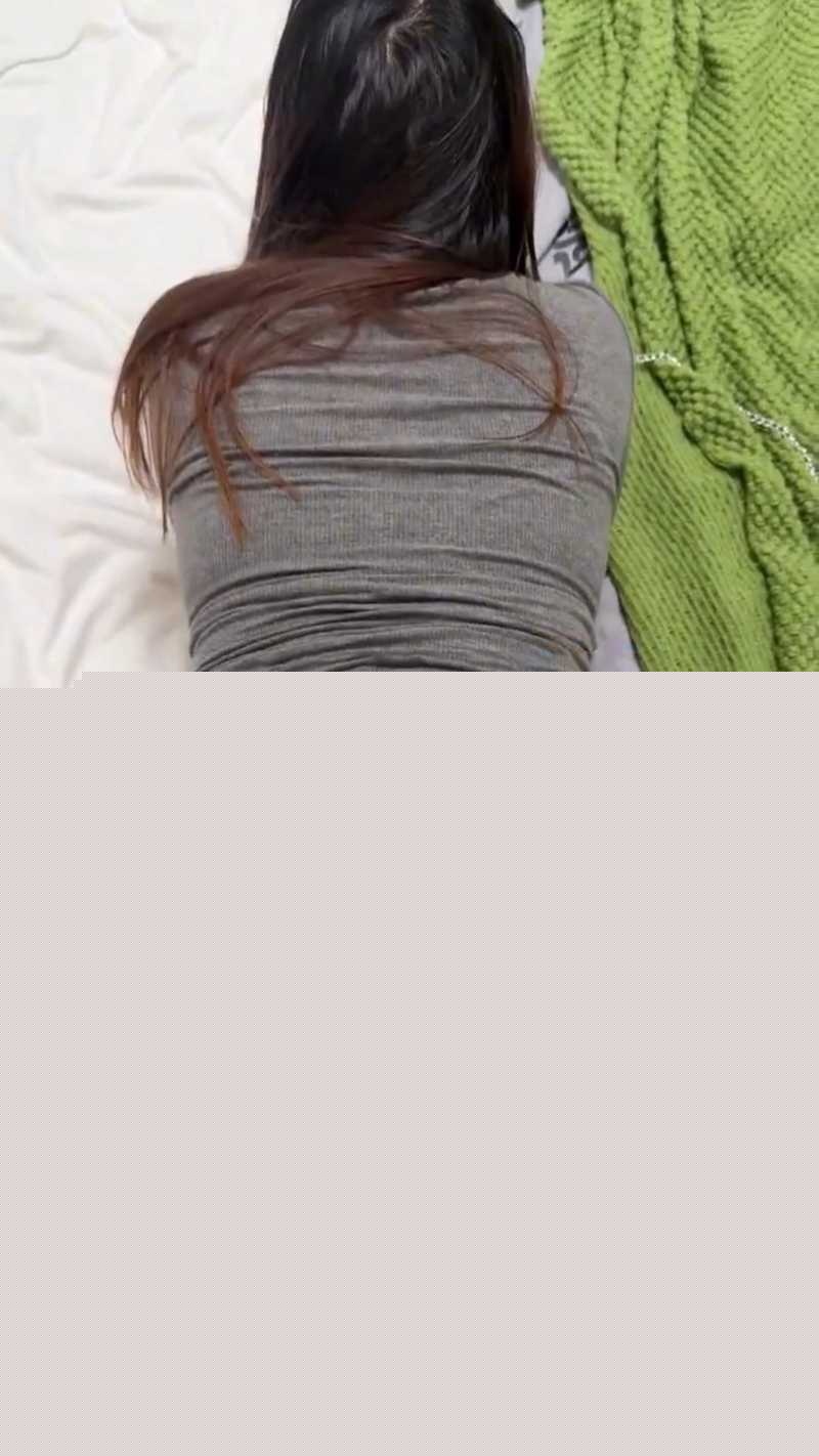高颜身材苗条的女护士 9