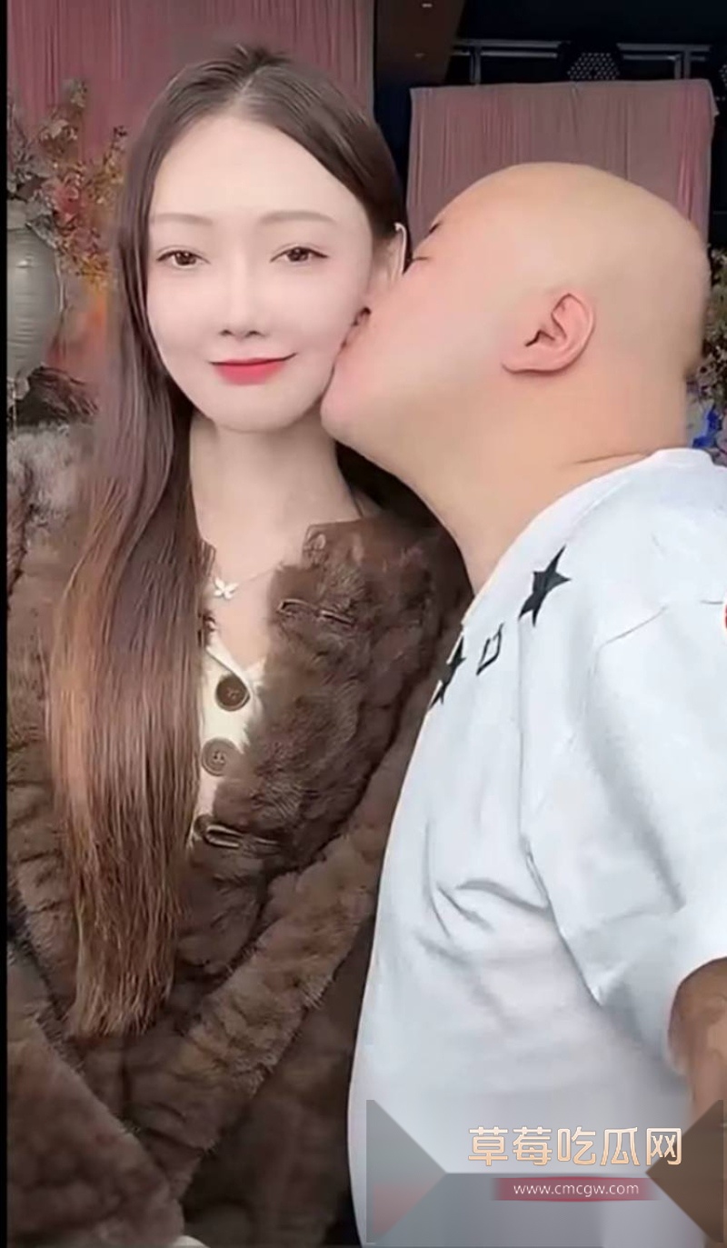 快手1150w粉丝大网红老狗前妻白羽直播控诉老狗不仅出轨女徒 3 快手1150w粉丝大网红老狗前妻白羽直播控诉老狗不仅出轨女徒 3