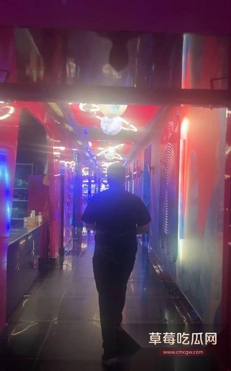 快手1150w粉丝大网红老狗前妻白羽直播控诉老狗不仅出轨女徒 12 快手1150w粉丝大网红老狗前妻白羽直播控诉老狗不仅出轨女徒 12