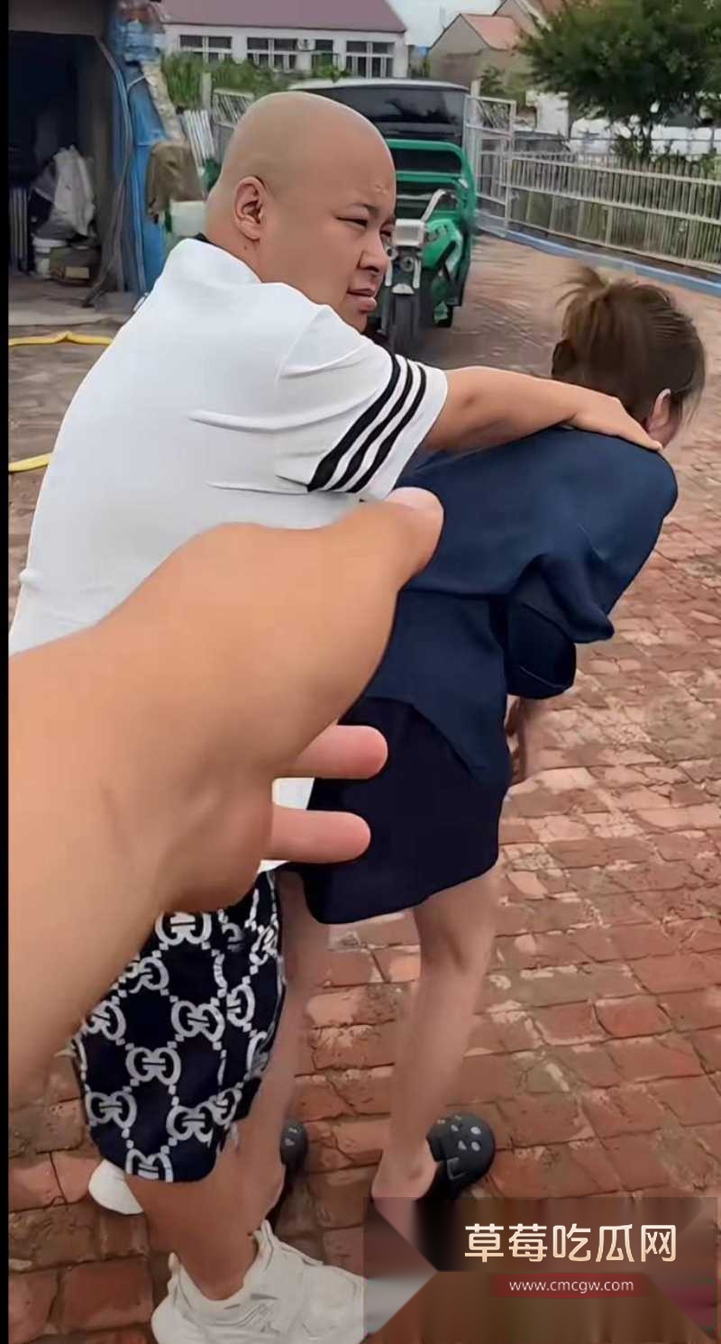 快手1150w粉丝大网红老狗前妻白羽直播控诉老狗不仅出轨女徒 19 快手1150w粉丝大网红老狗前妻白羽直播控诉老狗不仅出轨女徒 19