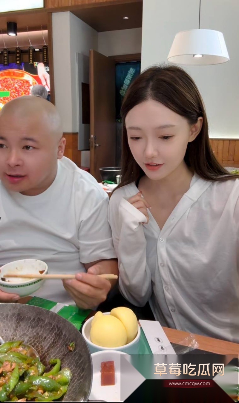快手1150w粉丝大网红老狗前妻白羽直播控诉老狗不仅出轨女徒 21 快手1150w粉丝大网红老狗前妻白羽直播控诉老狗不仅出轨女徒 21