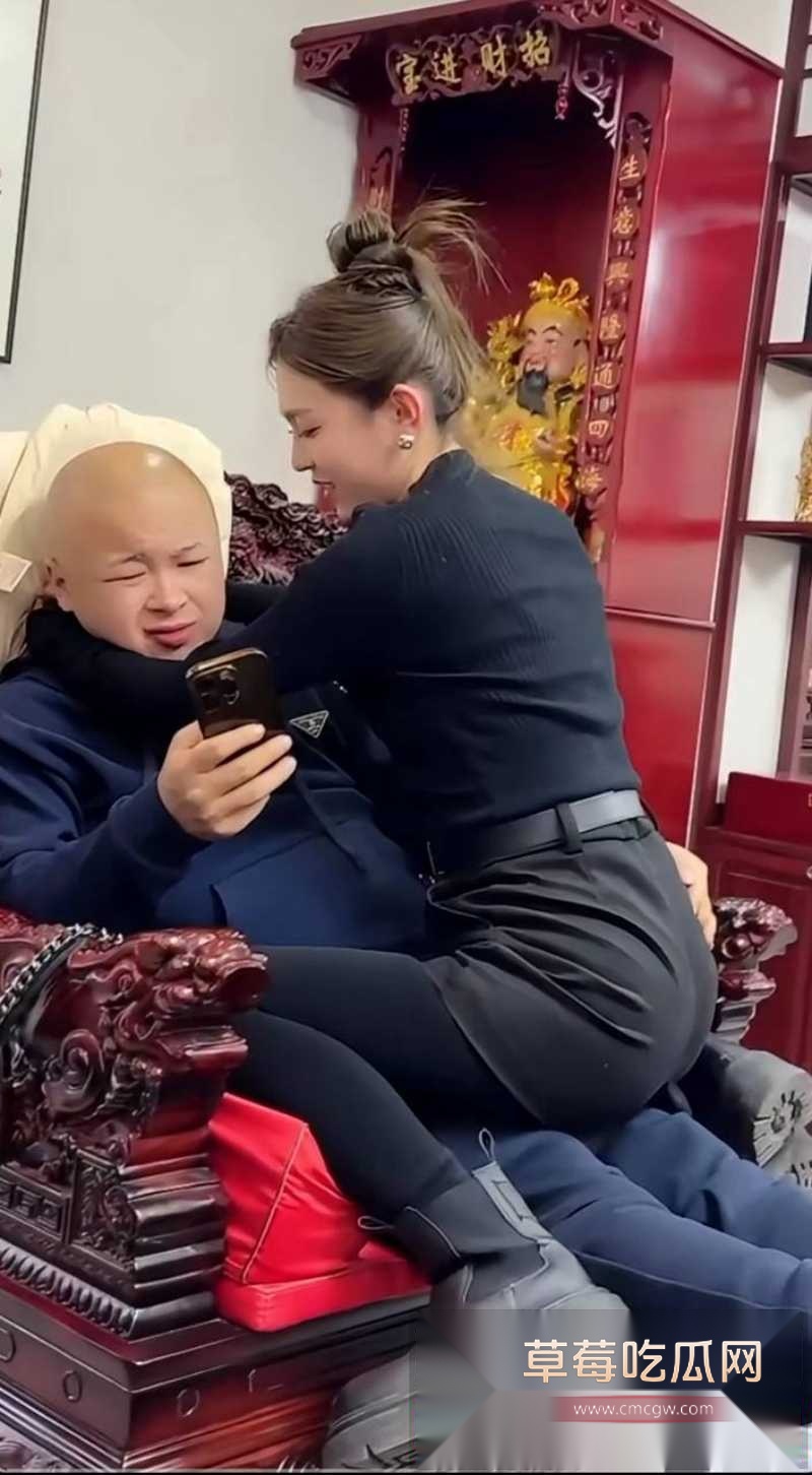 快手1150w粉丝大网红老狗前妻白羽直播控诉老狗不仅出轨女徒 23 快手1150w粉丝大网红老狗前妻白羽直播控诉老狗不仅出轨女徒 23