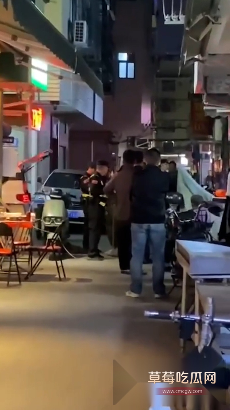 南宁琅东六组外卖骑手与商家激烈冲突 1 南宁琅东六组外卖骑手与商家激烈冲突 1