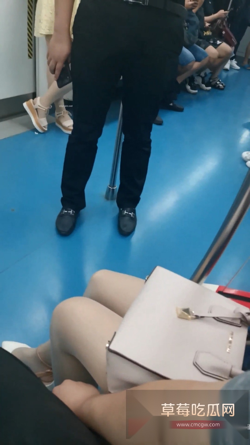 天狼星系列之地铁涂鸦性感美少女第二弹 1 天狼星系列之地铁涂鸦性感美少女第二弹 1
