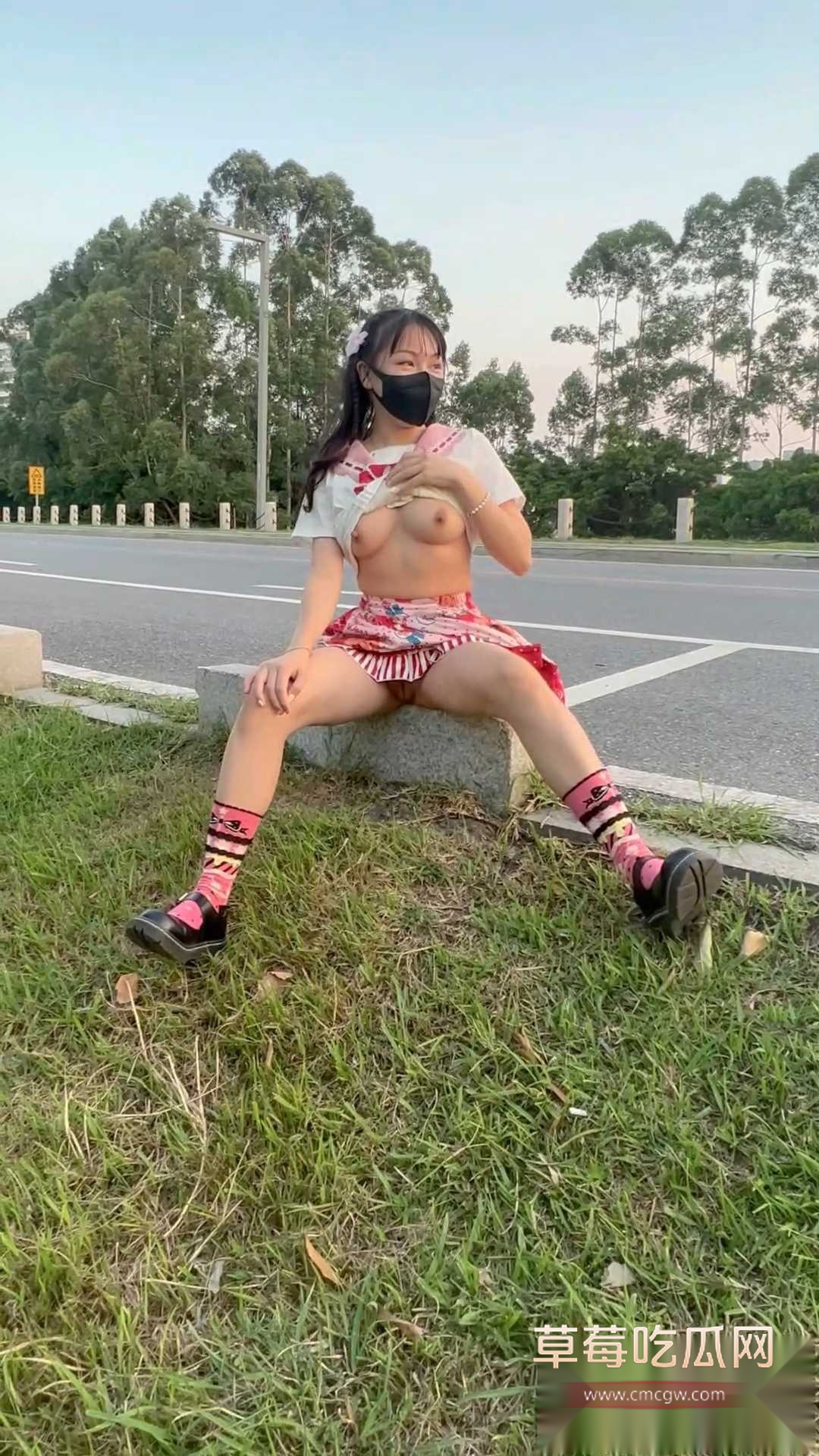 国产炸裂露出博主 广深贝贝 55 国产炸裂露出博主 广深贝贝 55