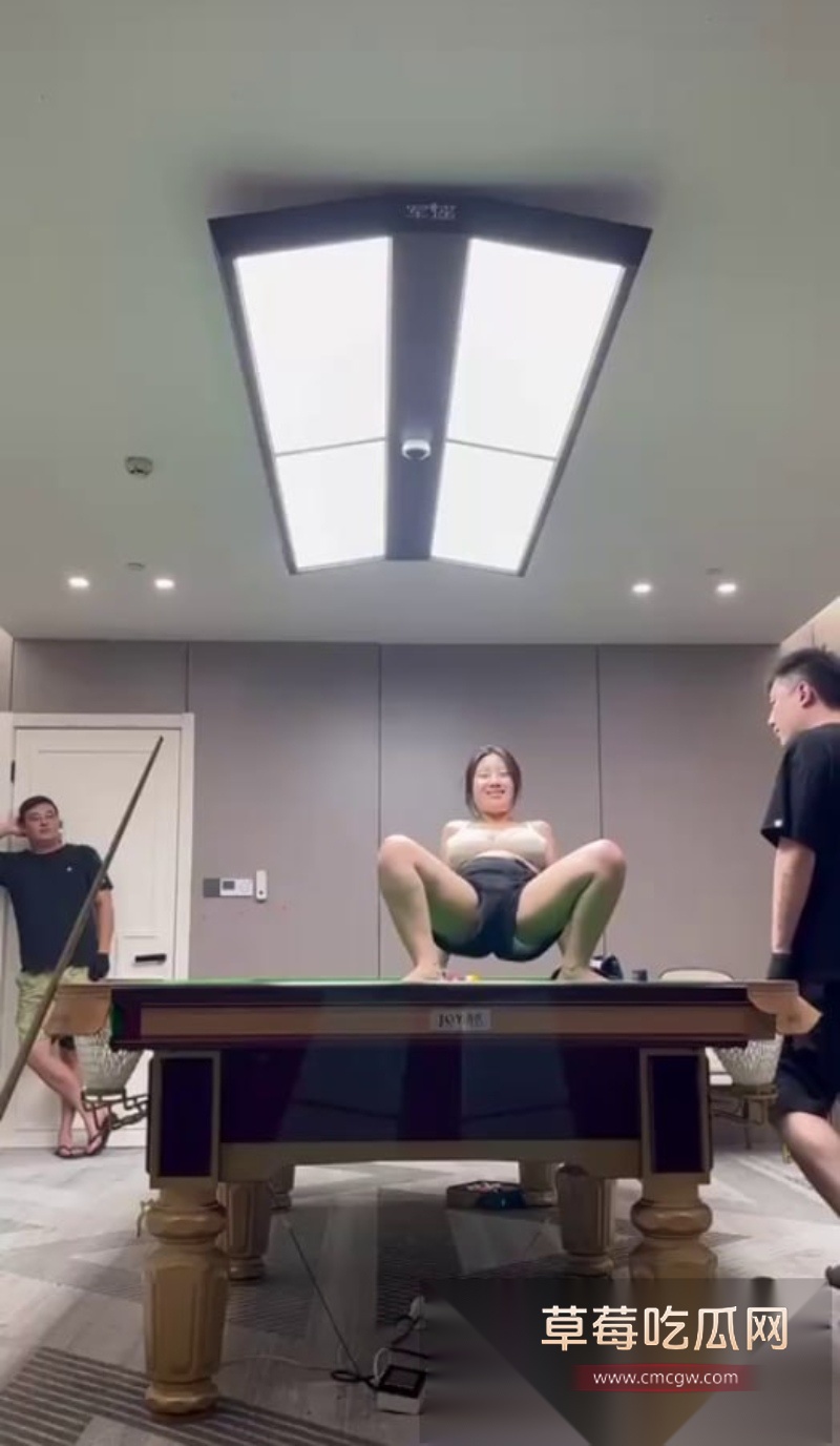 江苏东台名爵台球厅被曝打台球还有奶子看 1 江苏东台名爵台球厅被曝打台球还有奶子看 1