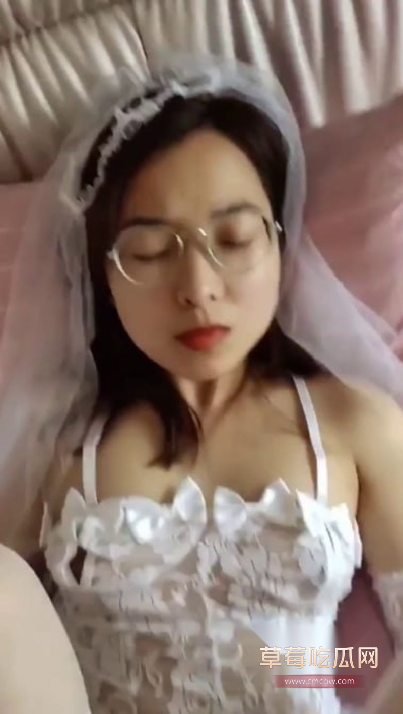 内地熟女教师与光头家长的偷情私拍流出1 内地熟女教师与光头家长的偷情私拍流出1