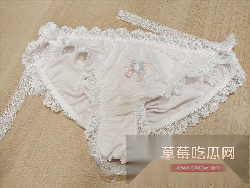 女白领水杯多次被男同事射入自慰精液 10