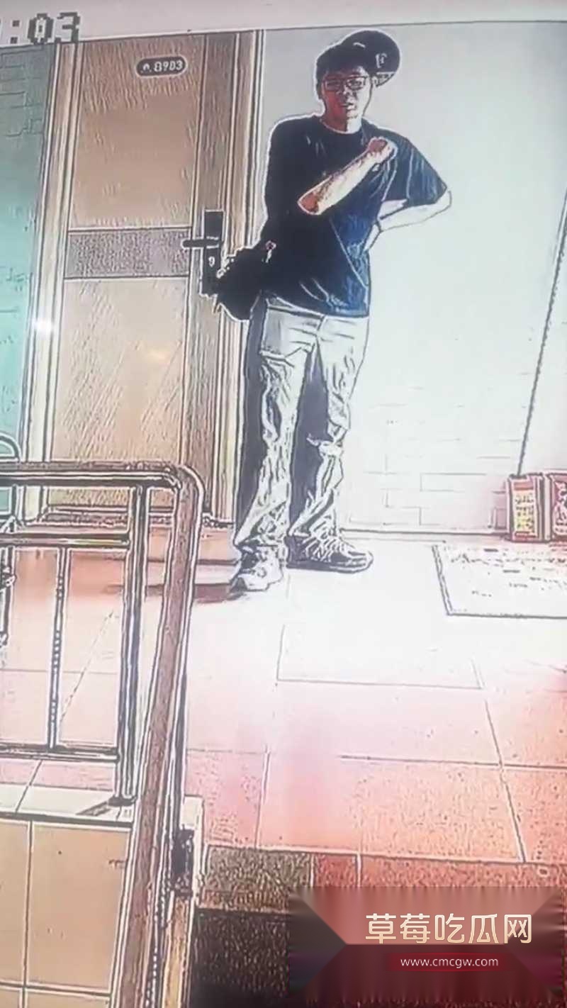 女白领水杯多次被男同事射入自慰精液 13