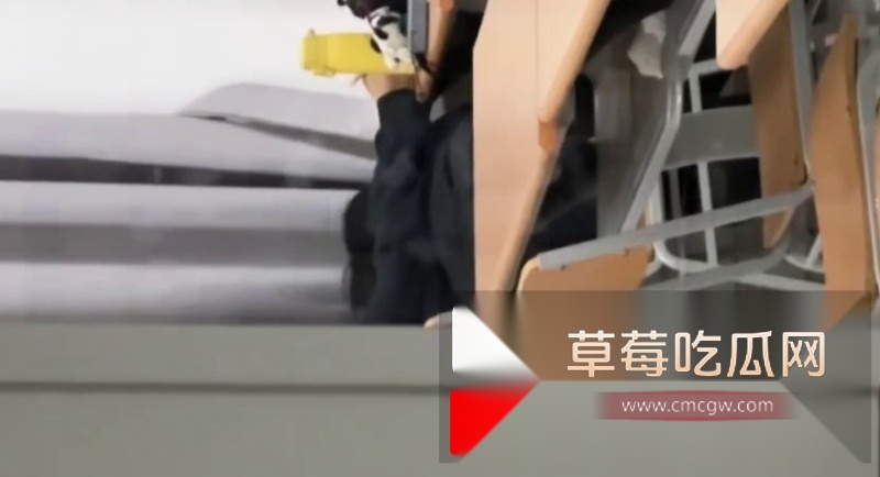 山东财经大学情侣被人拍下晚自习时间不学习 3 山东财经大学情侣被人拍下晚自习时间不学习 3