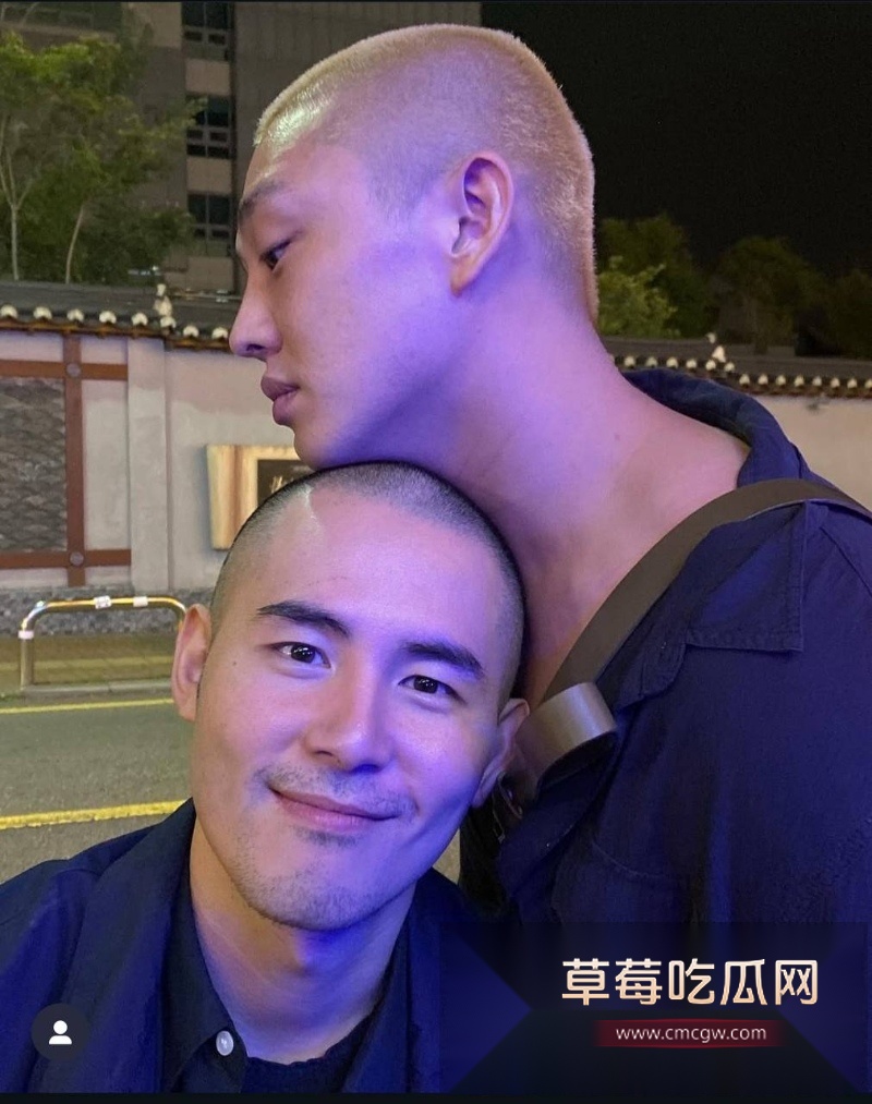 韩国影帝刘亚仁到上海男同酒吧与gay男亲密互动视频 10 韩国影帝刘亚仁到上海男同酒吧与gay男亲密互动视频 10