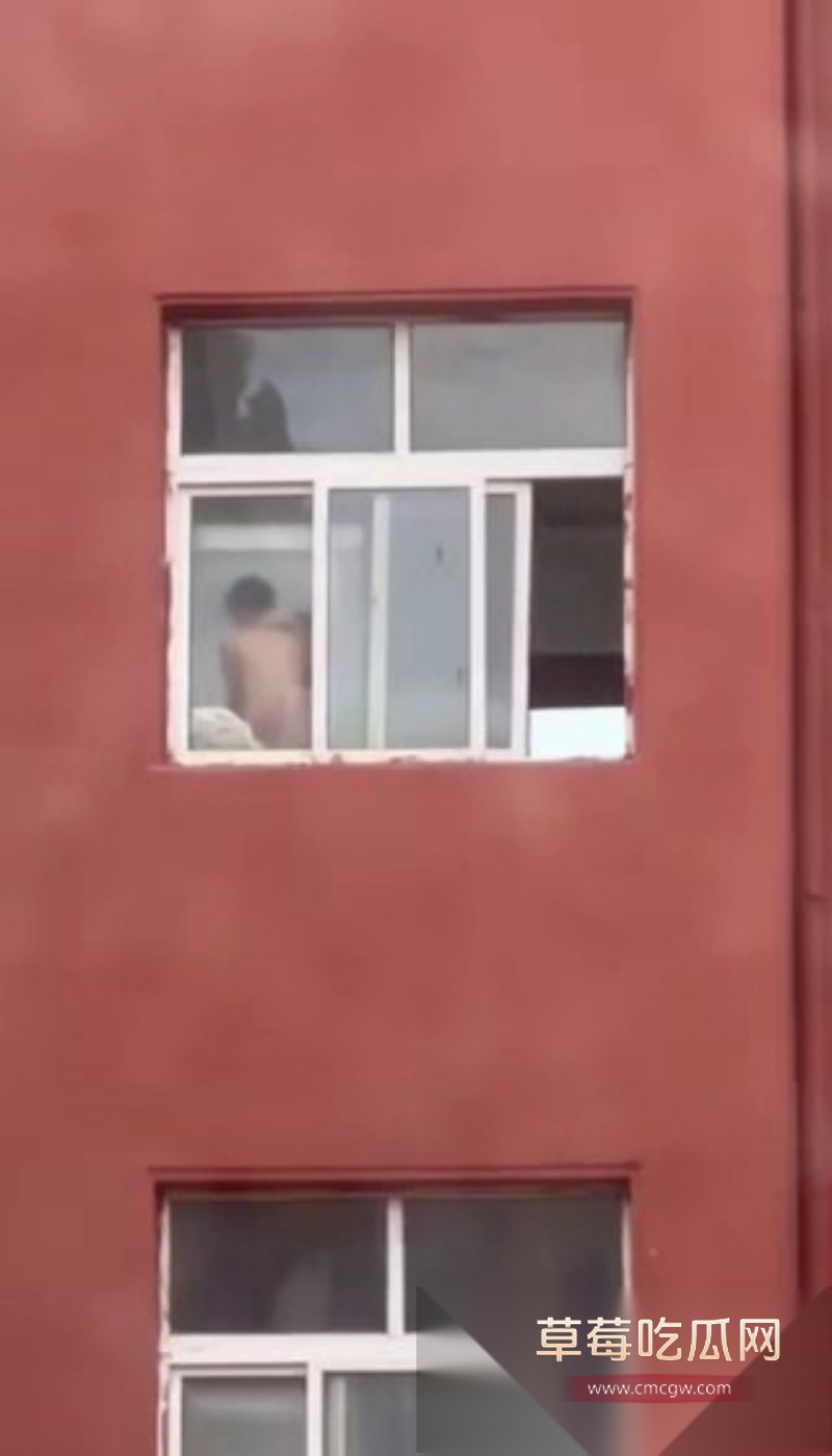教学楼厕所里的大学生小情侣激情被偷拍 1 教学楼厕所里的大学生小情侣激情被偷拍 1