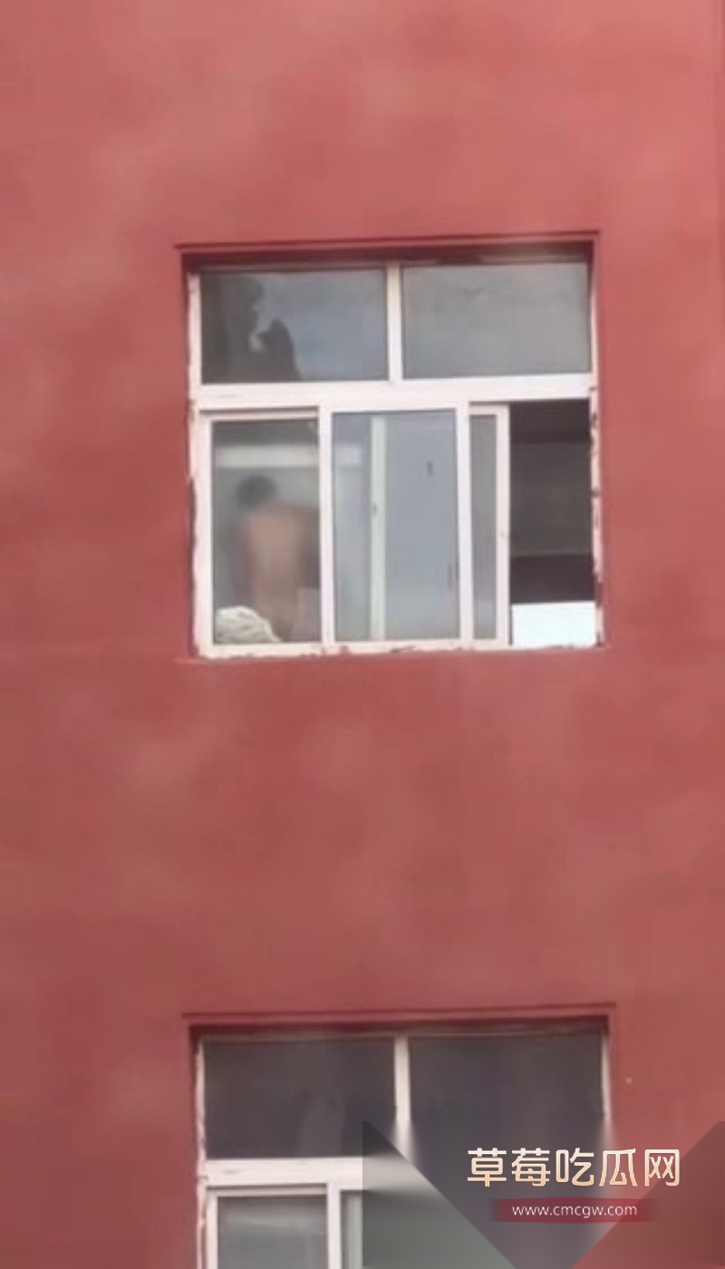 教学楼厕所里的大学生小情侣激情被偷拍 2 教学楼厕所里的大学生小情侣激情被偷拍 2