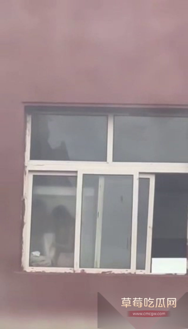 教学楼厕所里的大学生小情侣激情被偷拍 5 教学楼厕所里的大学生小情侣激情被偷拍 5